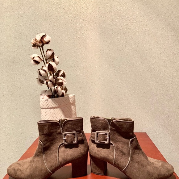 Suede olive green short boots with heel - Picture 5 of 7